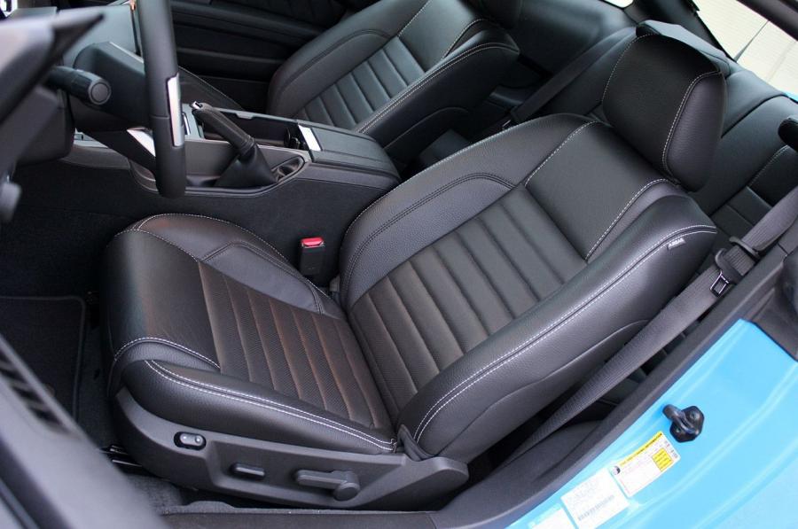  Ford Mustang GT Premium 2011 года  (фото 19 из 33)